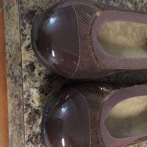 Shoes - Picture 4 of 4